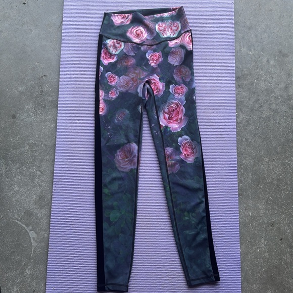 Noir Blanc Scrunch Leggings Roses aprint Velvet Side Panels Leggings Sz L - Picture 3 of 8